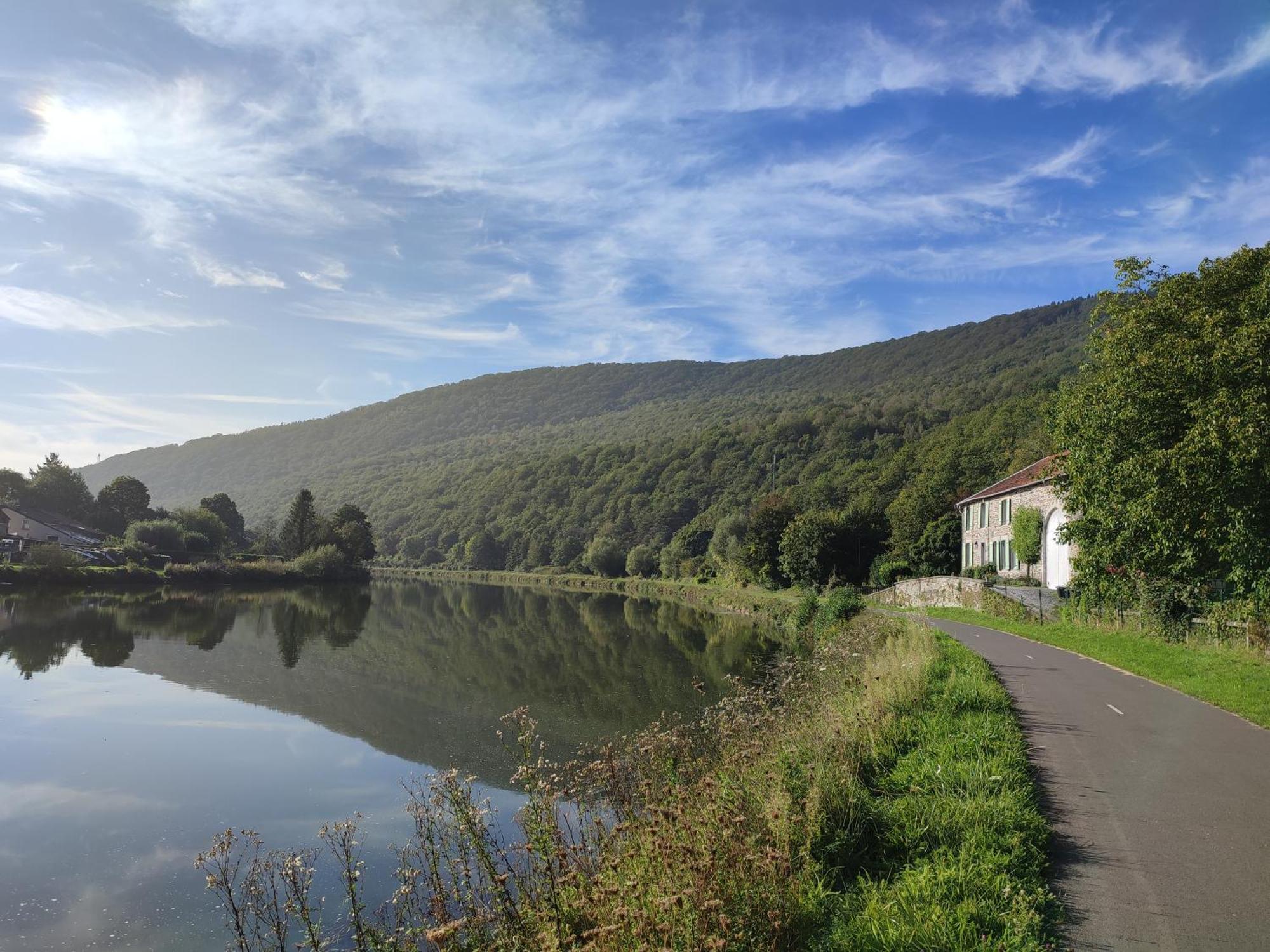 Entre Meuse Et Foret Revin  Экстерьер фото