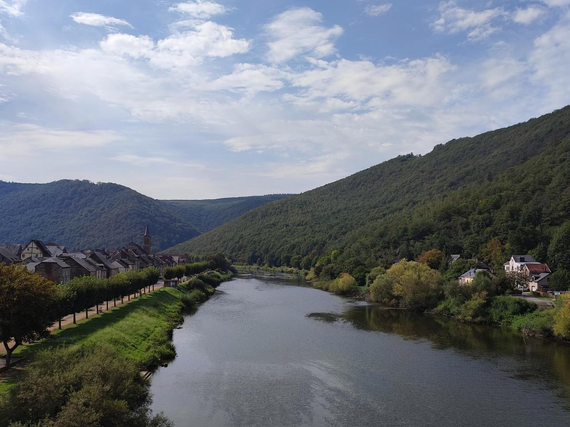 Entre Meuse Et Foret Revin  Экстерьер фото